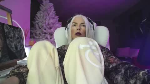 stage Kylie Sinner  brand CLITBAIT online show from November 29, 12:25 am