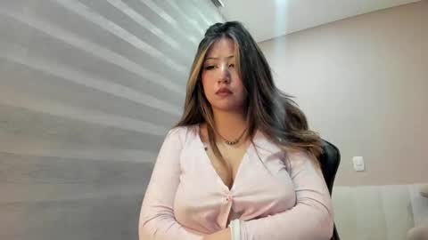 Victoria Gomez online show from May 13, 6:19 am