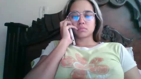 triana_bell online show from February 17, 3:55 pm