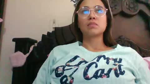 triana_bell online show from January 20, 5:37 pm