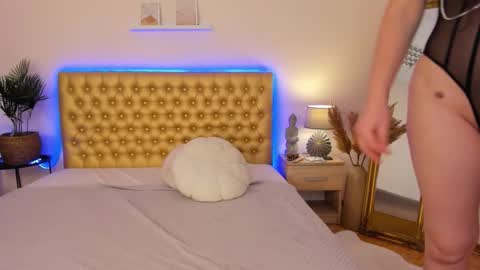 Mia online show from February 14, 8:16 am