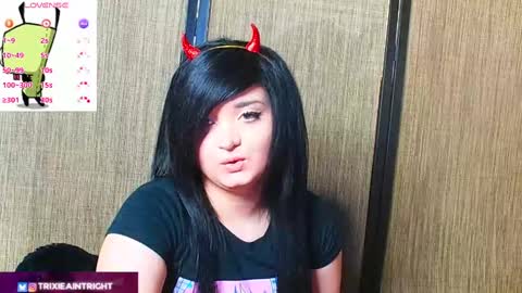 trixiedoescamcam online show from October 4, 9:30 pm