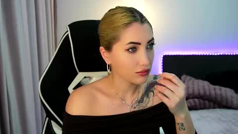 MayCarrey online show from February 17, 5:51 am