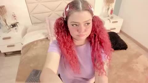 Twiggy online show from November 21, 9:06 pm