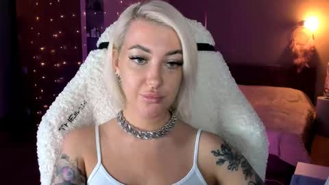 Miley online show from February 26, 5:42 pm