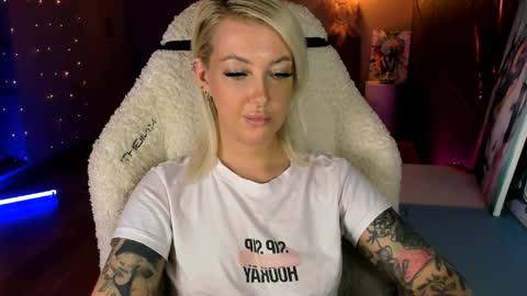 Miley online show from April 11, 12:09 pm