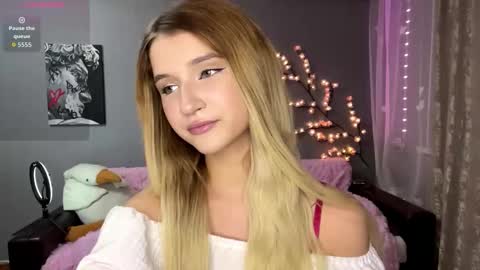 Vikki online show from December 18, 4:23 pm