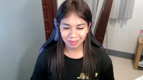 Snapshot of ur_cutiesthotasianxx chatting on December 20, 7:12 am Vee online show from December 20, 7:12 am