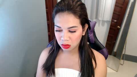 Snapshot of ur_cutiesthotasianxx chatting on January 3, 3:16 am Vee online show from January 3, 3:16 am