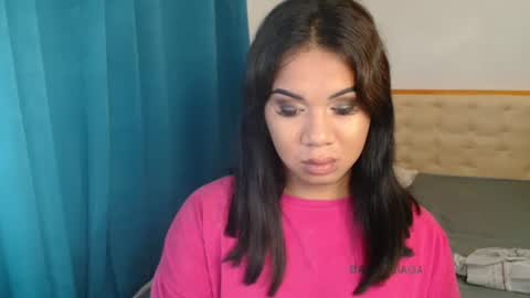 Snapshot of ur_cutiesthotasianxx chatting on October 20, 7:06 pm Vee online show from October 20, 7:06 pm
