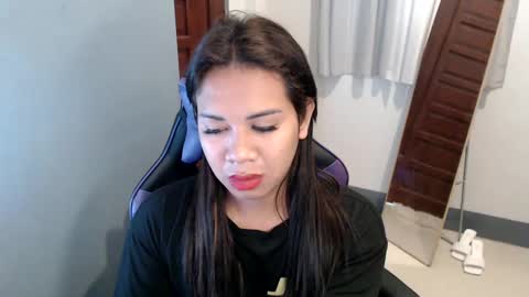 Snapshot of ur_cutiesthotasianxx chatting on January 10, 2:25 am Vee online show from January 10, 2:25 am