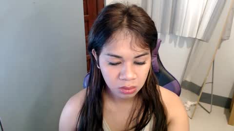Snapshot of ur_cutiesthotasianxx chatting on December 29, 2:49 am Vee online show from December 29, 2:49 am