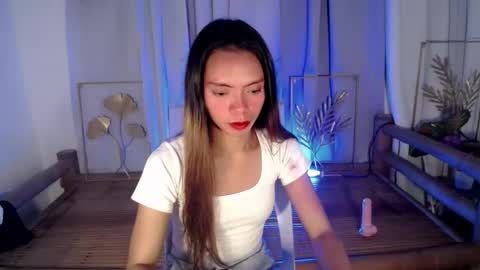 ur_petite_wifexx online show from March 28, 4:28 pm