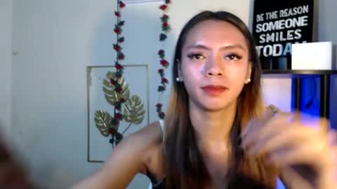 ur_petite_wifexx online show from April 11, 3:12 am