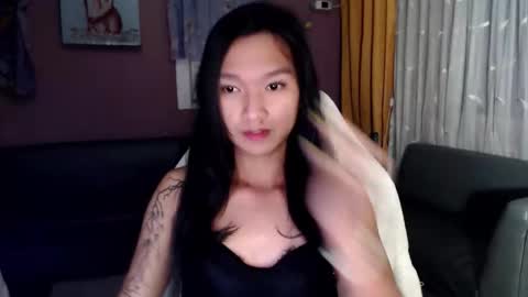 NEWRA  ALLISON online show from December 1, 10:34 pm