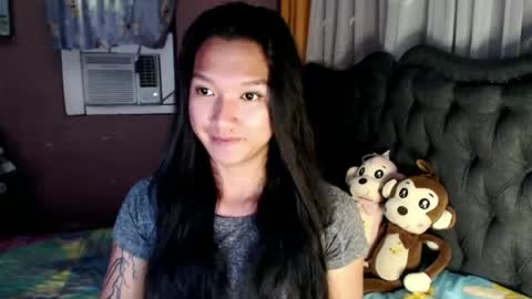 NEWRA  ALLISON online show from June 21, 2:15 am
