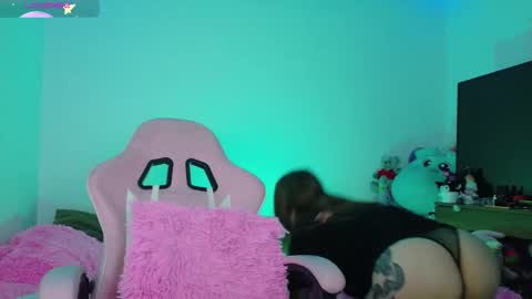 Danielle  online show from December 3, 8:28 am