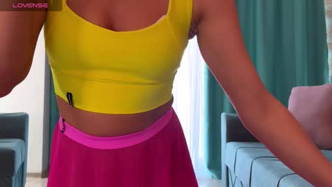 Snapshot of urgoddessjenny chatting on September 24, 12:04 pm Jenny online show from September 24, 12:04 pm