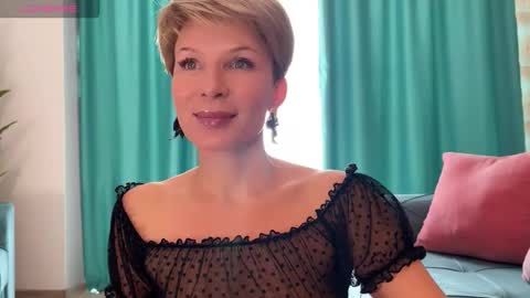 Snapshot of urgoddessjenny chatting on October 4, 10:21 am Jenny online show from October 4, 10:21 am