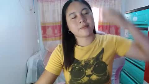 Lyn online show from March 8, 1:57 am