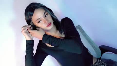 I AM ZOEY AND IM NOT EXPENSIVE I JUST KNOW MY WORTH online show from August 8, 4:15 pm
