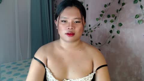 Snapshot of urwifematerial69_ chatting on December 7, 5:59 am Bella Miles Olivia online show from December 7, 5:59 am