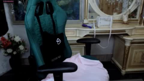 Leila online show from November 28, 9:12 am