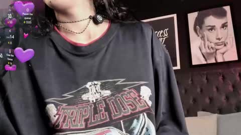 Vaioleth online show from December 13, 8:59 pm