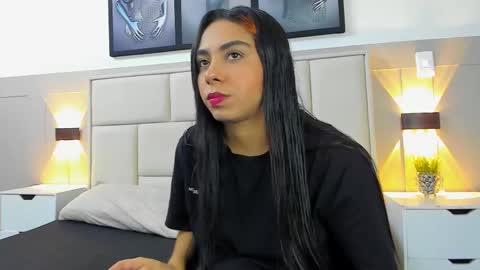 Valen White online show from March 4, 7:32 pm