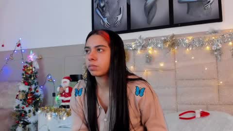 Valen White online show from December 7, 7:43 pm