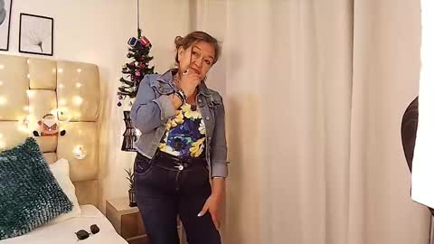 Snapshot of valentinadiazz1 chatting on December 21, 11:44 am Ana online show from December 21, 11:44 am