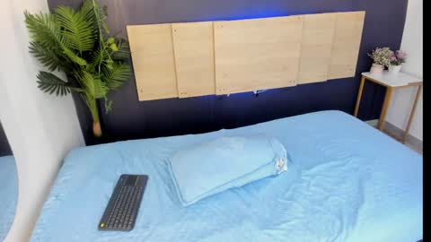 valentinatempt online show from April 21, 8:05 pm