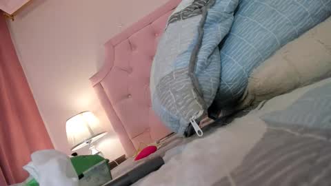 Vale Toro  online show from October 19, 1:13 pm