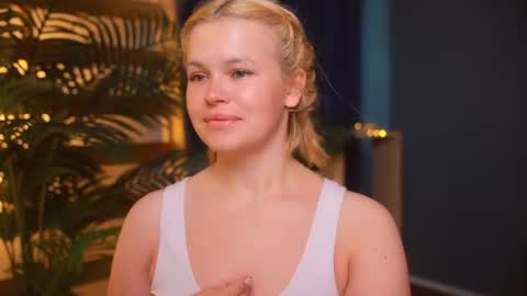 valeri______ online show from June 18, 7:54 am