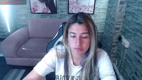 valerie_b online show from February 7, 3:02 am