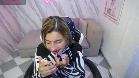 valerie_b online show from January 11, 3:02 am