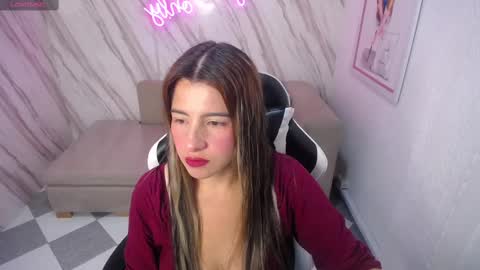 valerie_b online show from February 15, 2:58 am