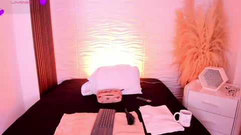 valeriekhaleesi online show from April 19, 9:28 pm