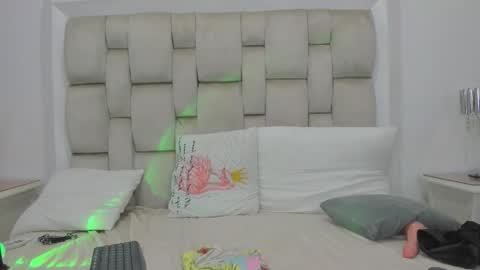 Valerie online show from January 12, 7:30 pm