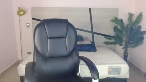 valery_restrepo online show from August 5, 8:59 pm