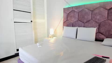 valery_thompsson online show from November 8, 4:50 am