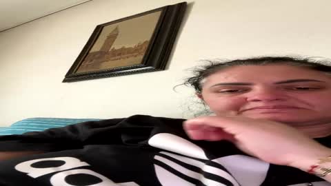 valiginely online show from April 17, 7:43 am