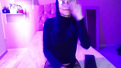 valkiry_ online show from November 6, 5:52 pm