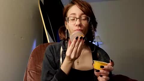 Snapshot of valleriestarr chatting on February 24, 5:30 am Vallerie Starr online show from February 24, 5:30 am