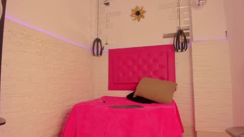 Vallolet Peach  online show from December 11, 11:19 am