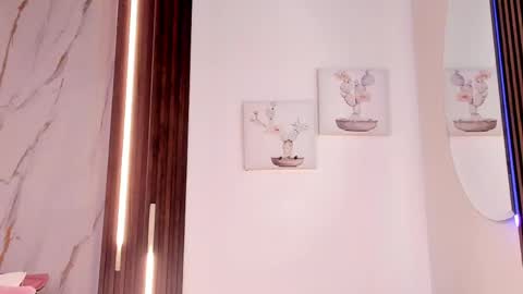 Vallolet Peach  online show from April 17, 12:07 pm