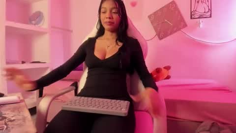 Snapshot of valy_hot chatting on October 4, 5:39 pm valeria online show from October 4, 5:39 pm