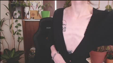 Mollyy Valentine online show from March 31, 8:58 am