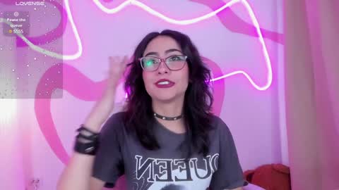 vampy_dolll online show from December 6, 1:00 pm