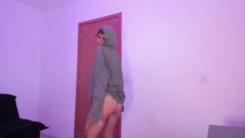 Snapshot of vandalovee chatting on October 21, 9:08 pm Babi Alu online show from October 21, 9:08 pm
